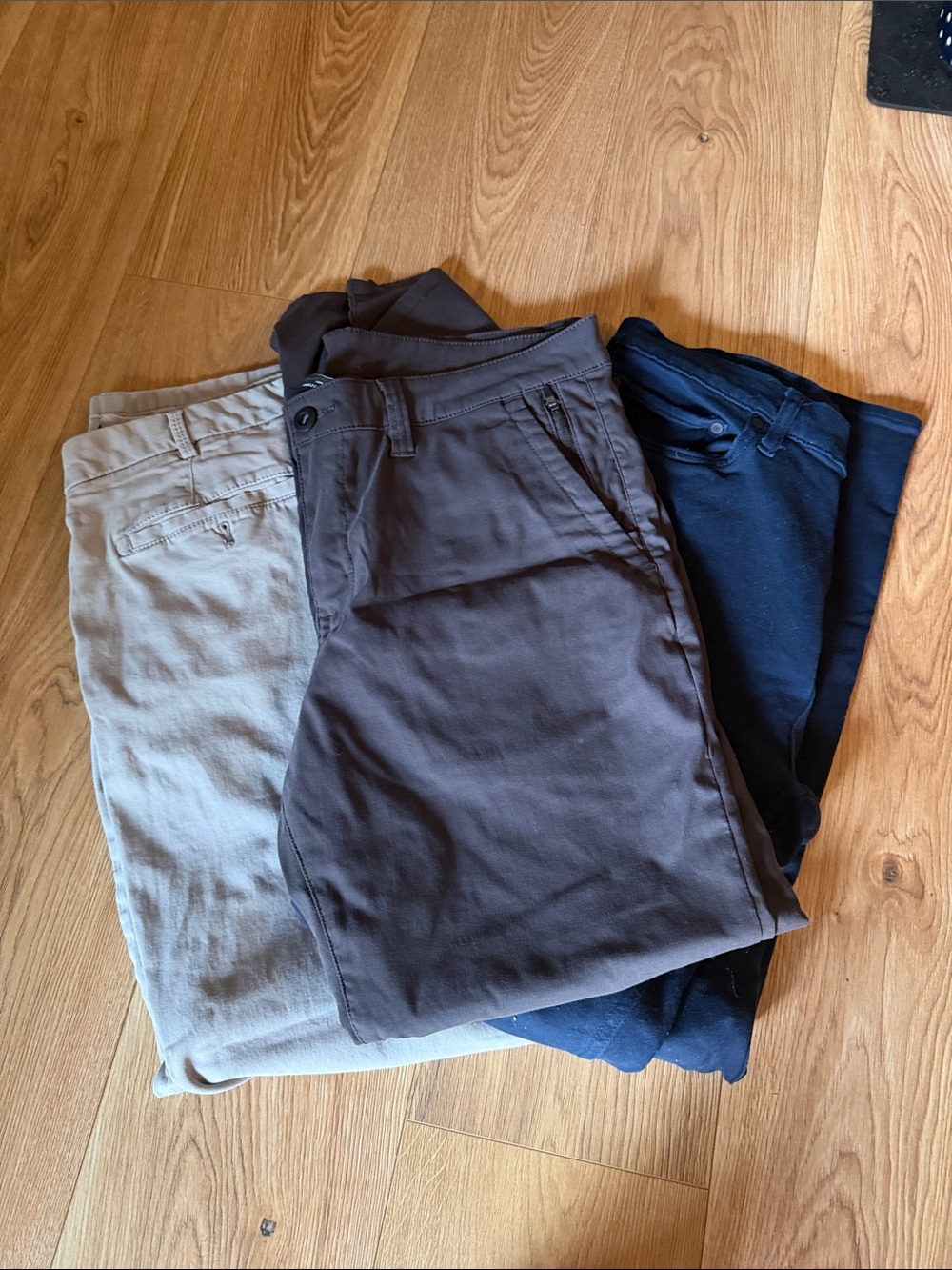 Men’s PrAna, Banana Republic, American Eagle and Izod Pant Lot